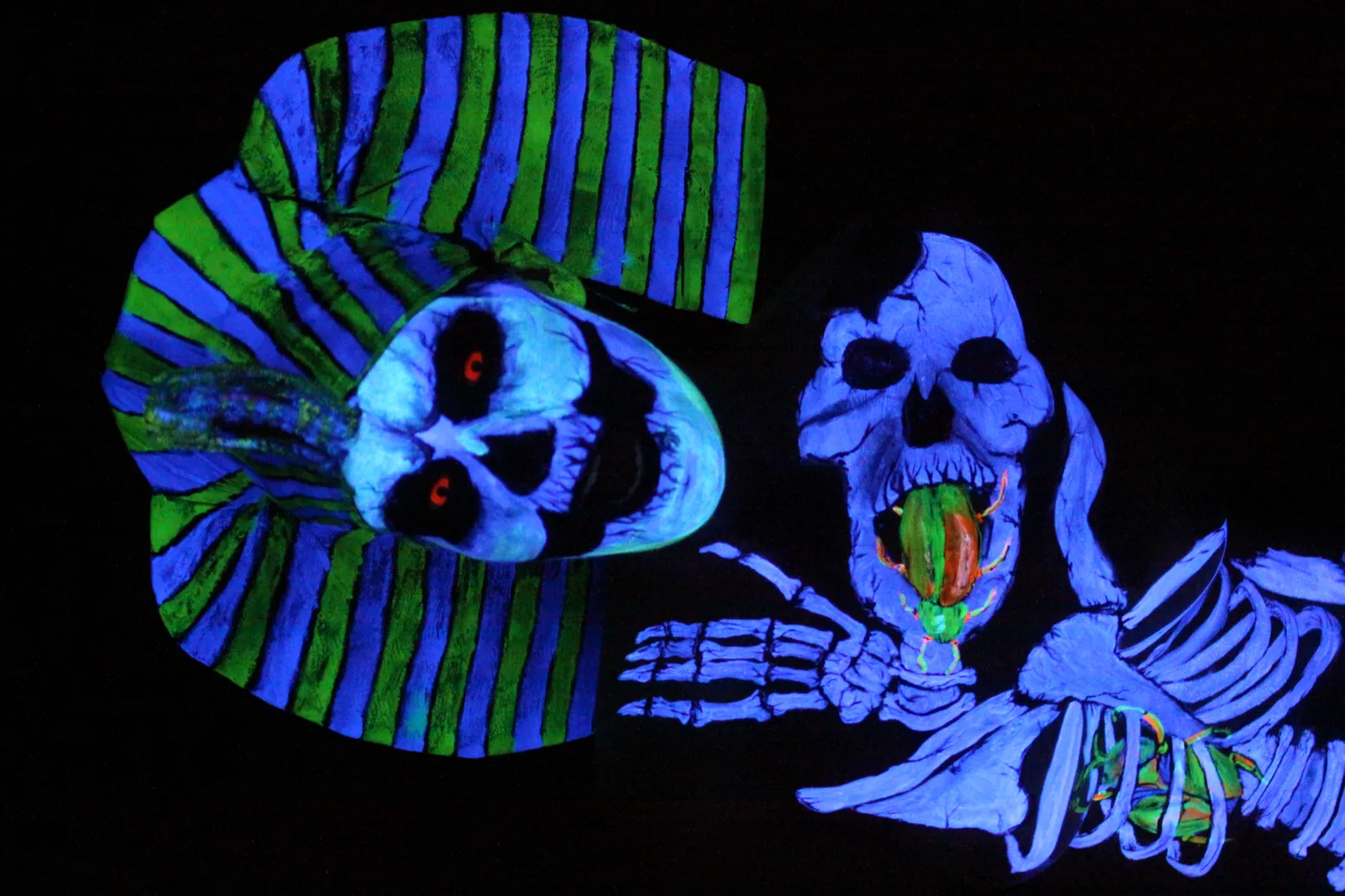 UV neon skelet bodypaint onder blacklight